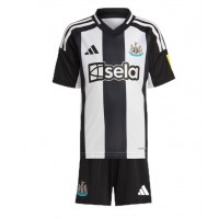 Camisa de Futebol Newcastle United Tino Livramento #21 Equipamento Principal Infantil 2024-25 Manga Curta (+ Calças curtas)